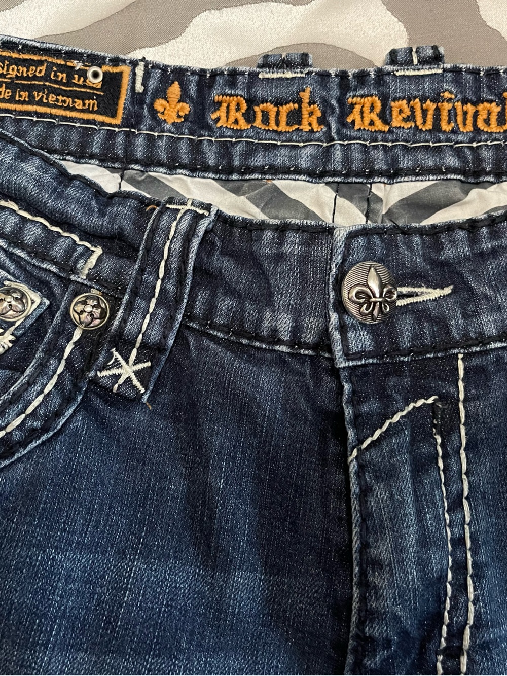 Rock Revival men’s Dark Blue Embroidered Jeans